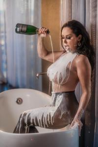 christinacarter.com - Shiny BLK PH & Cream Photo set thumbnail